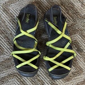 Jambu Women's Black and Yellow Sandals